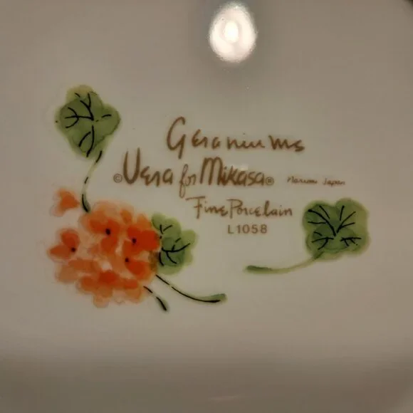 Geraniums Vera for Mikasa Plates - Picture 4 of 9